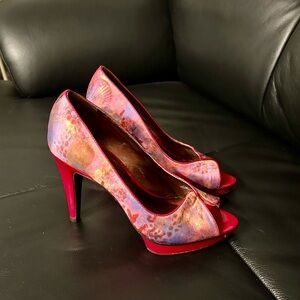 Beautiful high heel shoes in satin fabric with leather like red trim.